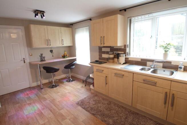 KITCHEN/BREAKFAST