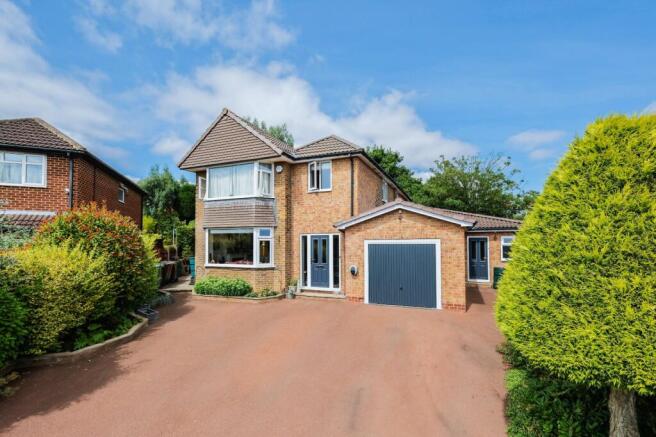 6 bed Detached for sale in leeds