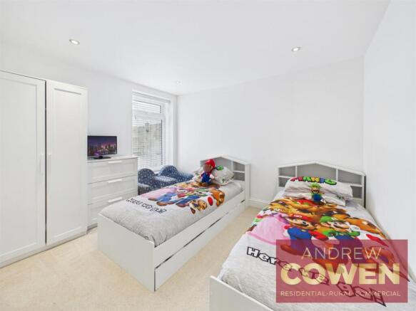 2 bed Flat for sale Image 11