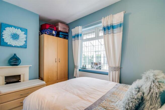 4 bed Bungalow for sale Image 12