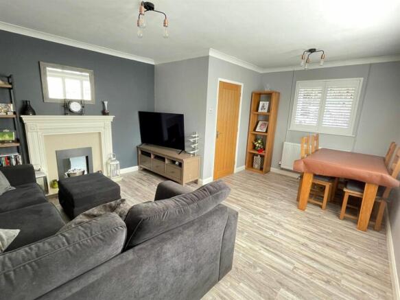LIVING/DINING ROOM