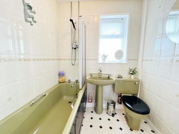 Bathroom.jpg