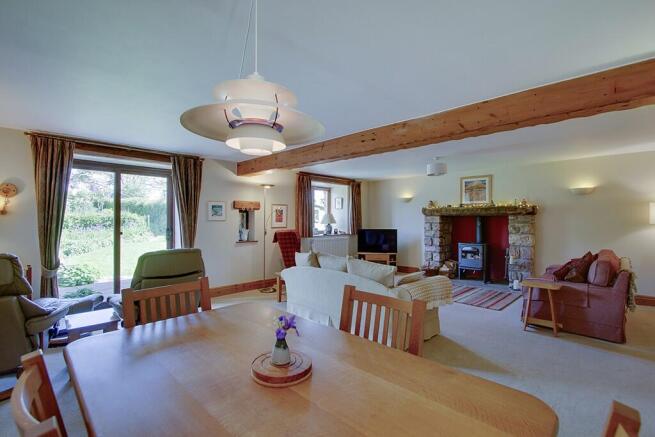 Sitting/dining room
