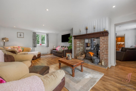 3 bed detached - The Oaks, Kemble, Cirencester, GL7 6BH image 15