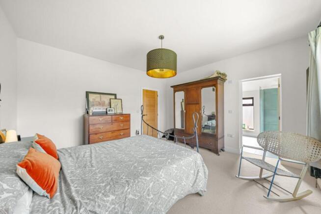 4 bed Detached for sale Image 10