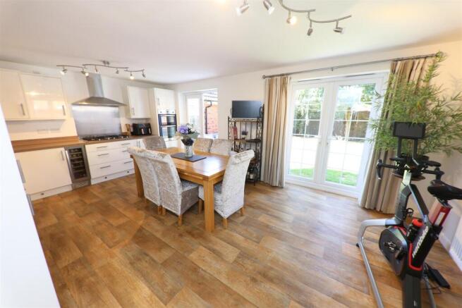 OPEN PLAN DINING KITCHEN