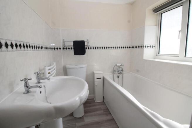 EN-SUITE BATHROOM