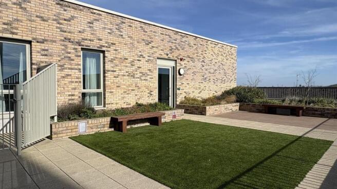 2 Bedroom, New Building, E6 For Sale by Barrain Lo