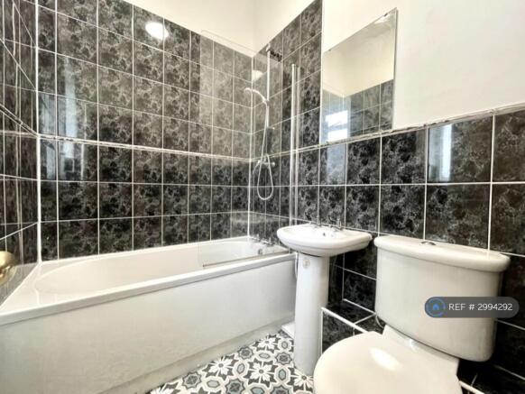 2 bed Terraced to rent Image 8