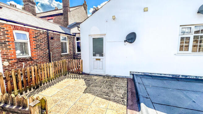1-bed flat on Chapel Street, Petersfield, Hampshire, £140,000