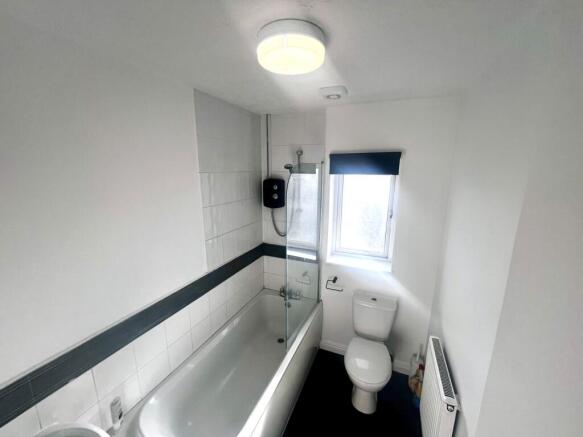 2 bed Terraced to rent Image 7