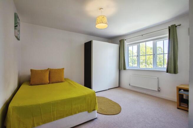 4 bed Detached to rent Image 8
