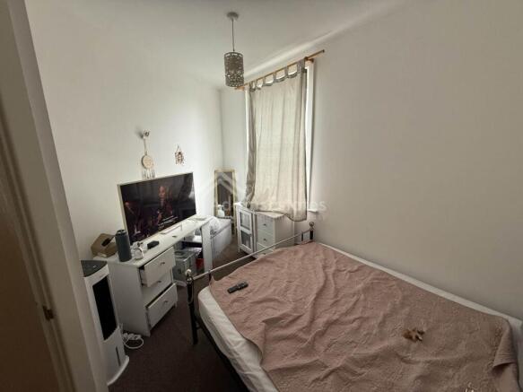 2 bed Flat for sale Image 5