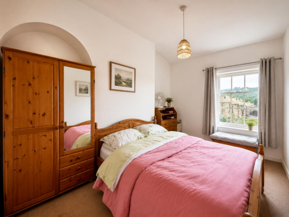2 bed Terraced to rent Image 5