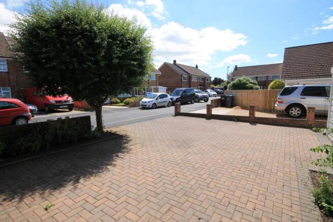 FRONT GARDEN