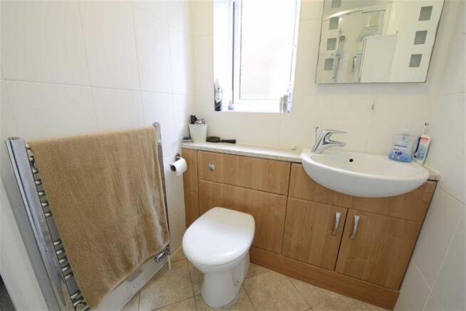 EN-SUITE SHOWER ROOM