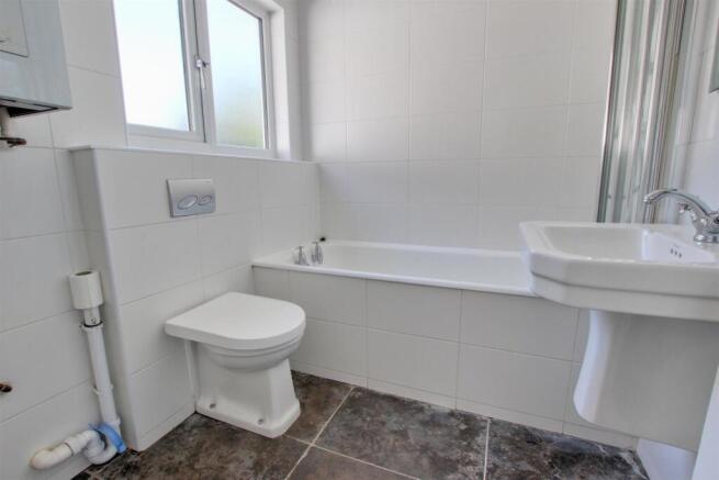 2 bed House to rent Image 5
