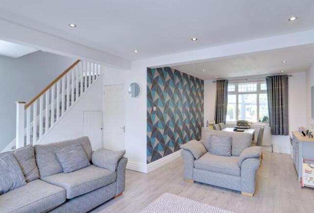 Maclennan Avenue, Rainham, RM13 photo 4