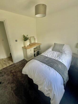 3 bed Terraced to rent Image 5