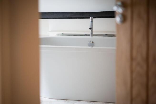 2 bed Apartment to rent Image 8