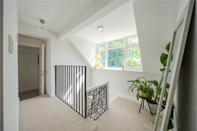 5 bed Semi-Detached for sale Image 11