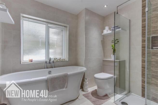FAMILY BATHROOM:
