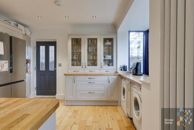 4 bed Detached for sale Image 9