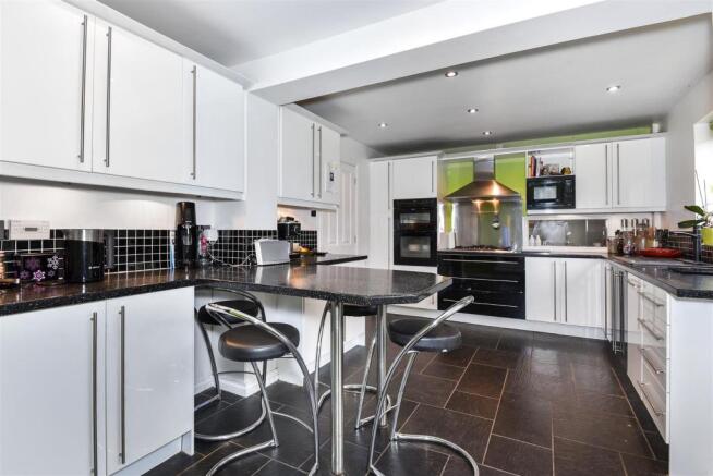 Kitchen Breakfast room.jpg
