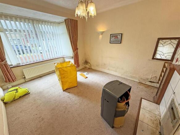 Roxby Gardens Lounge.jpg
