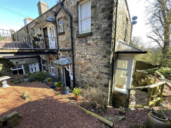 2 bed Duplex to rent Image 9