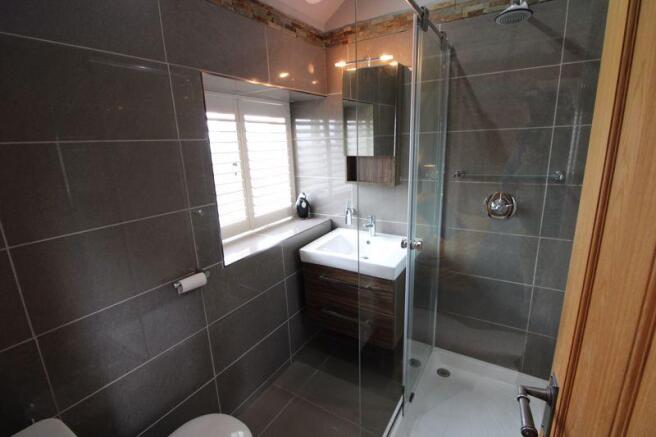 En suite showe...