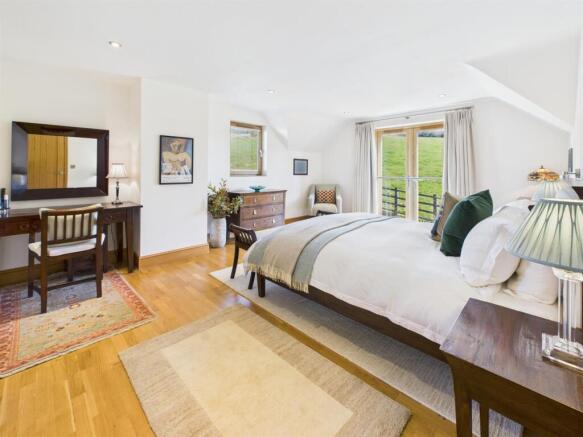 PRINCIPAL BEDROOM