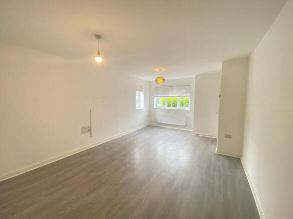 3 bed Semi-Detached to rent Image 4
