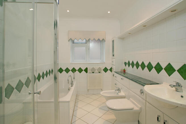 MAIN BATHROOM