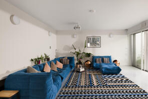 12, Quickswood, London NW3 3SE