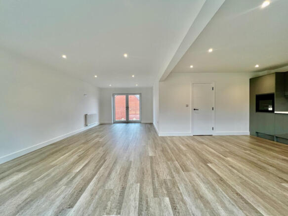 4 bed Detached for sale Image 6