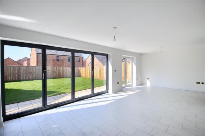 5 bed Detached for sale Image 7