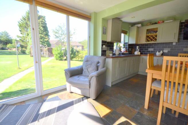 GARDEN ROOM/DINING A