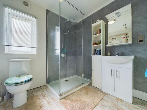 2 bed Park Home for sale Image 9