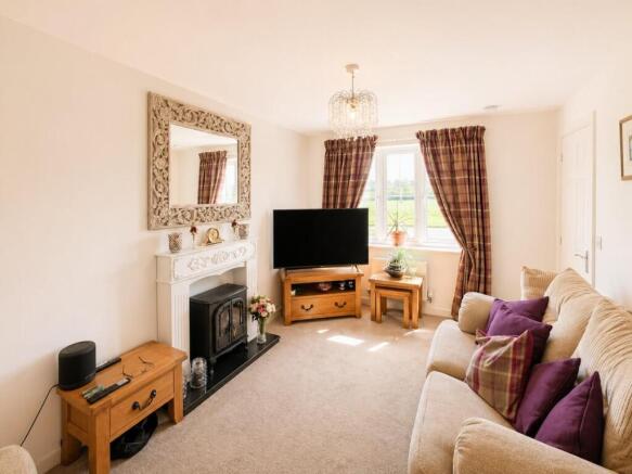 70 Chamberlyne Cresent, Lounge2.jpg