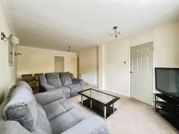 3 bed Semi-Detached for sale Image 6