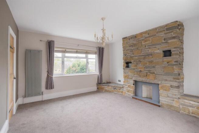 5 bed Detached for sale Image 9