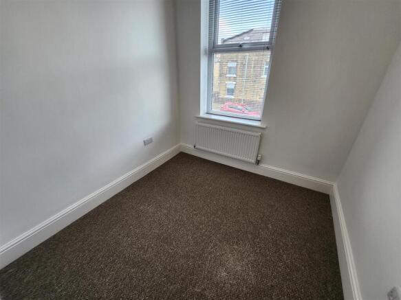 3 bed Terraced to rent Image 8