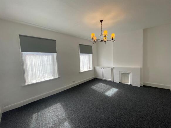 32a High Street living room 2.jpg