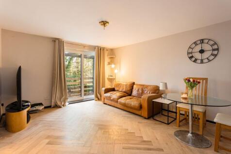 Oakside Court, Horley, RH6