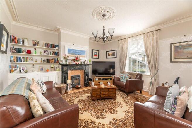 5 bed Detached for sale Image 9