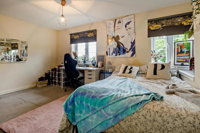 4 bed House for sale Image 10