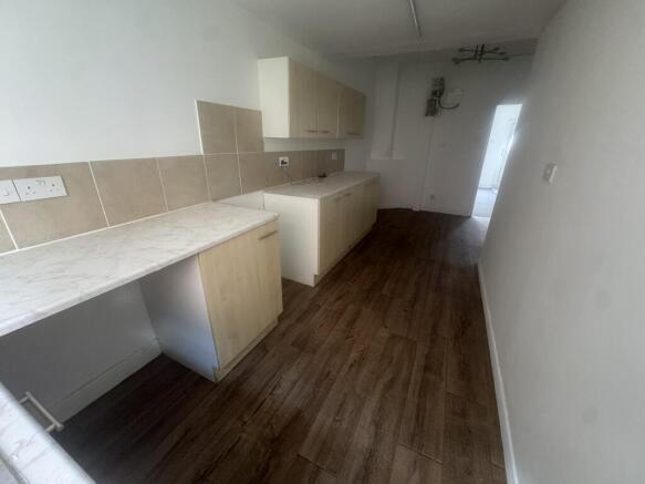 2 bed Terraced to rent Image 7
