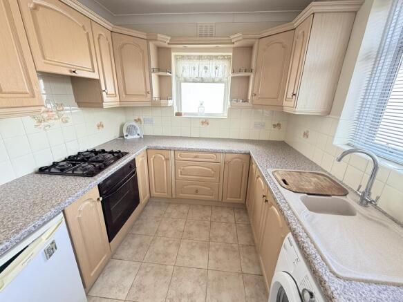 Gordon Road, Woodside, Grays photo 4