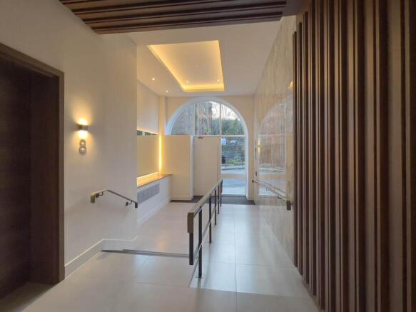 VV Douglas House Ent